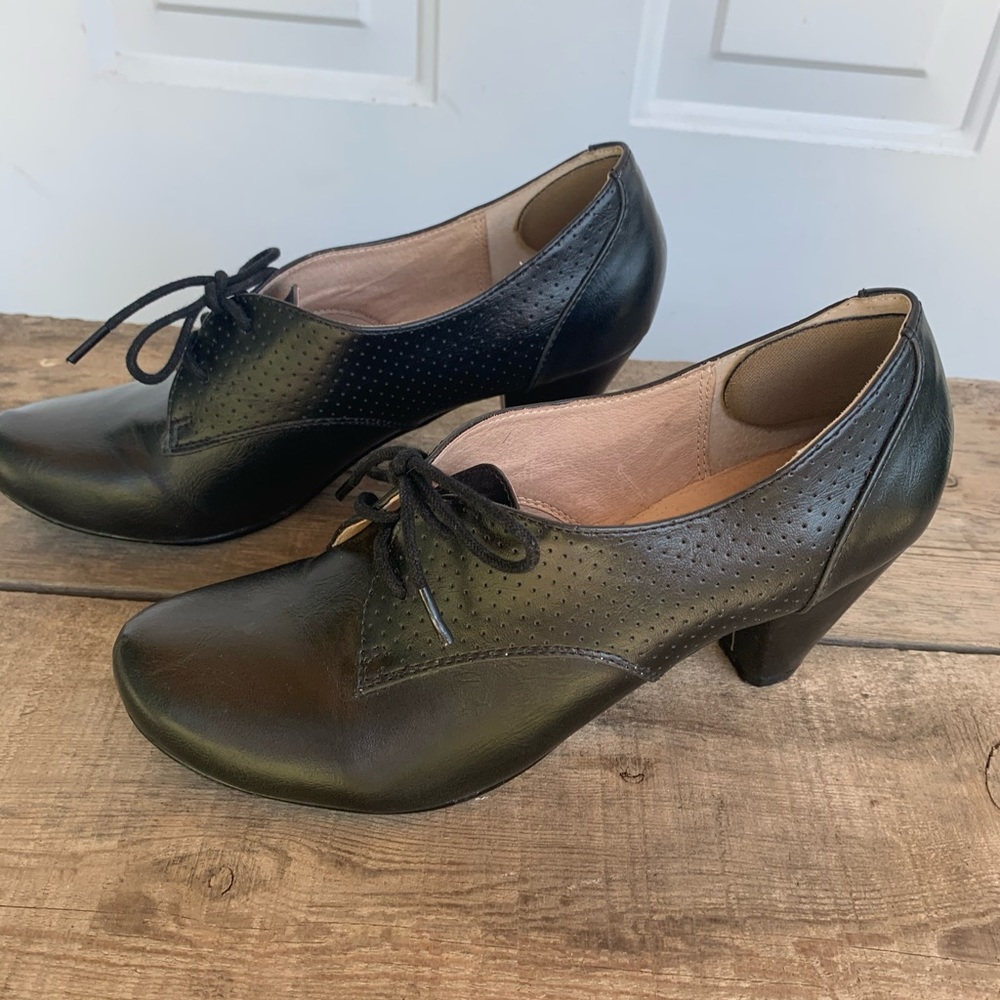 Chelsea Crew -Mission black oxford heel